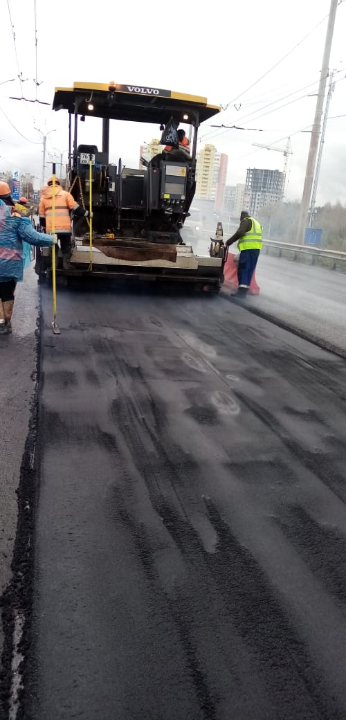 укладка асфальта асфальтоукладчиком укладка асфальта; асфальтирование; асфальтировка